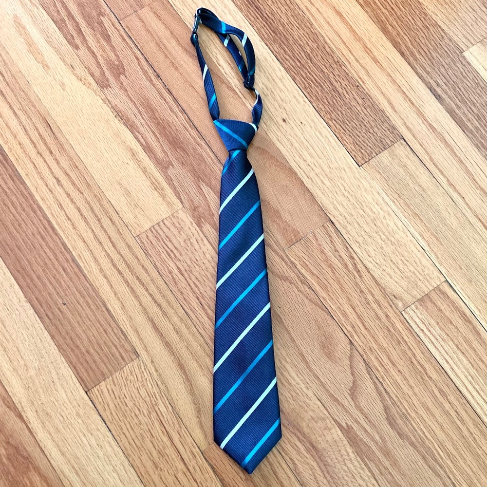 Boys size 4-7 Children’s Place navy blue clip on tie with teal & white stripes